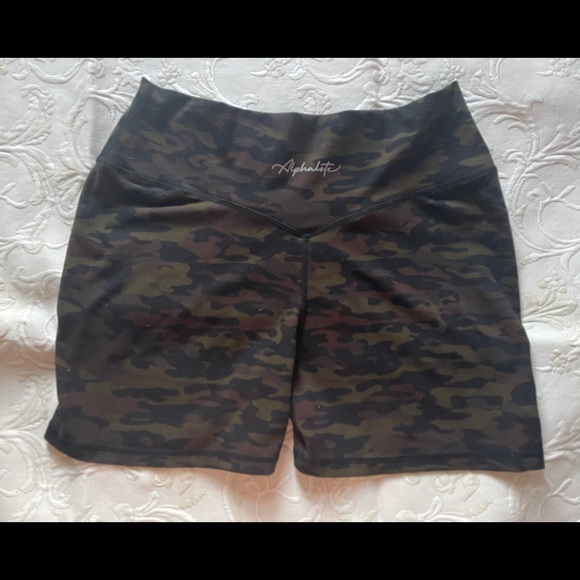 ✨ ALPHALETE✨ Camo surface power shorts - Picture 5 of 5
